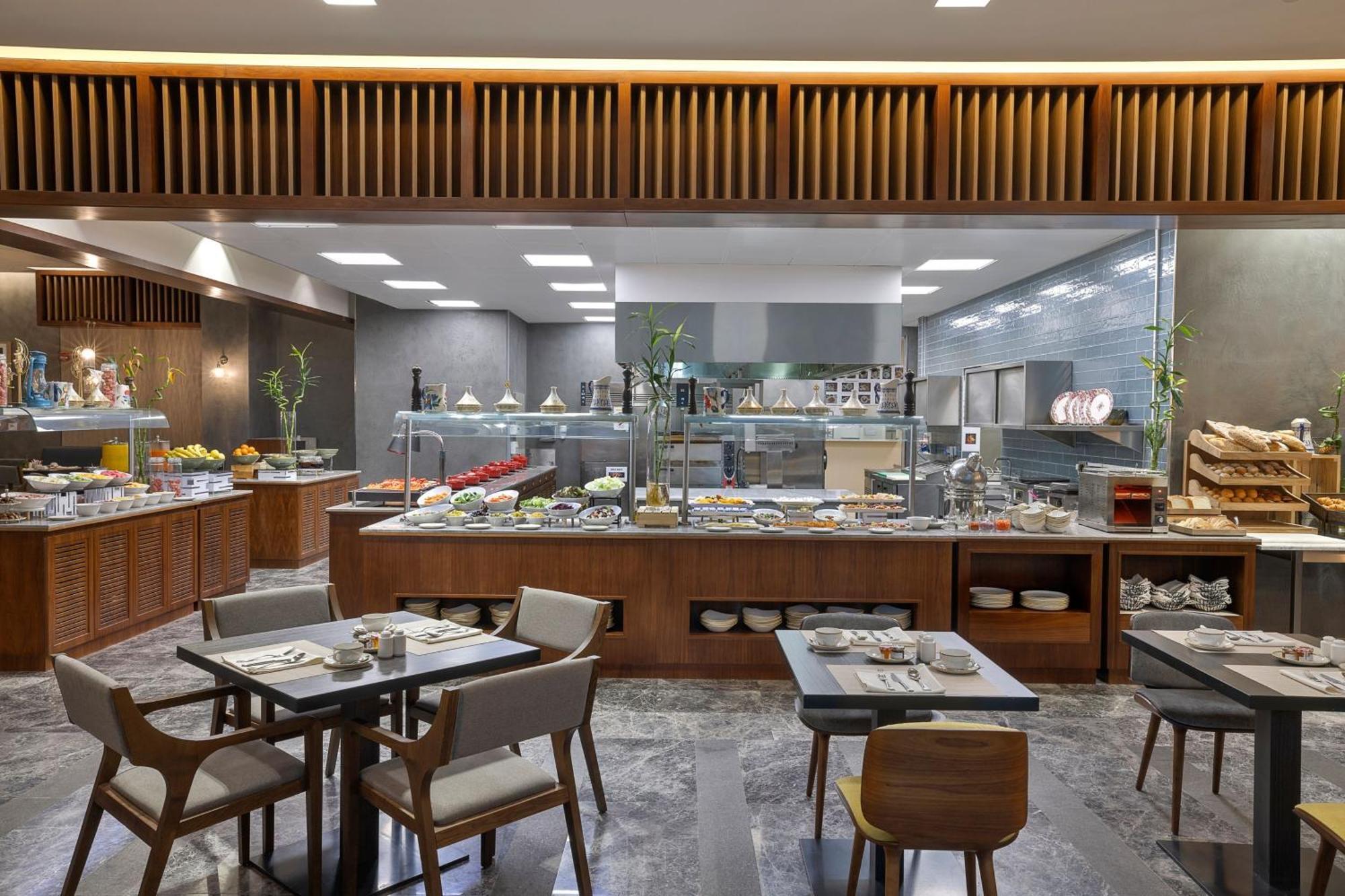 Hotel Courtyard By Marriott Northern Ring Road 4*
